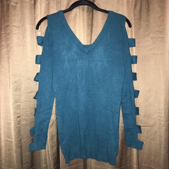Blue long sleeve shirt with cutouts on sleeves - Picture 2 of 3